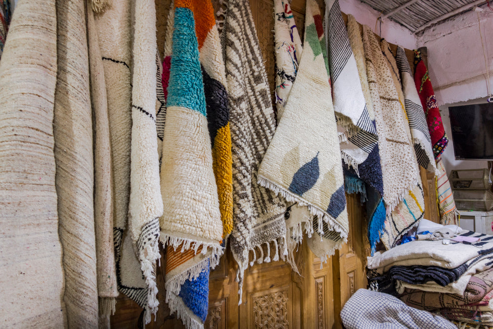 Exploring the Vibrant Moroccan Souk: A Paradise for Rug Enthusiasts